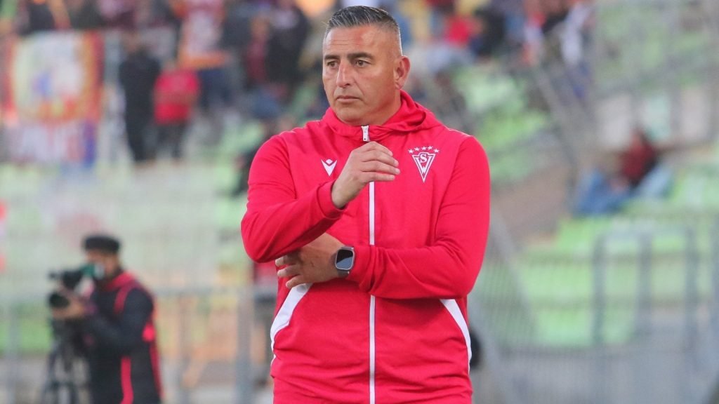 Deportes Fútbol Nacional «Salió carísimo»: El millonario sueldo de Jaime García en Santiago Wanderers